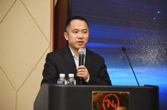 圖3：愛親董事長(zhǎng)陳敬紅先生為大會(huì)致辭  