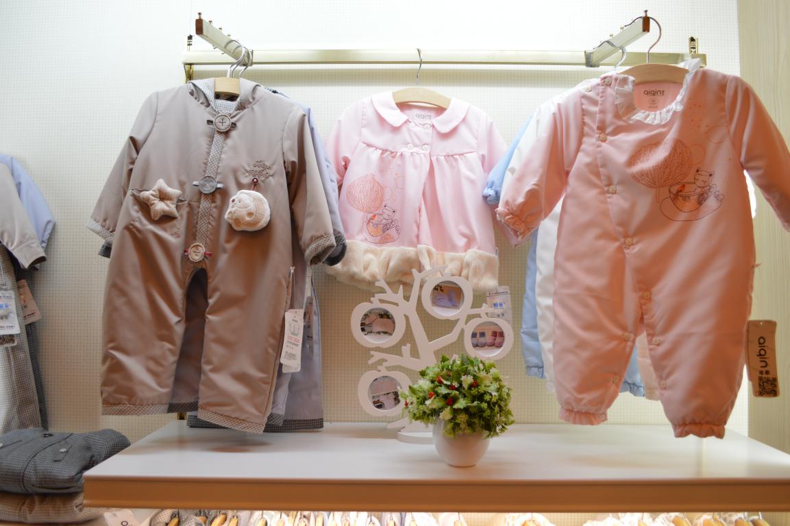 愛親母嬰自主品牌“愛親貝貝”服裝