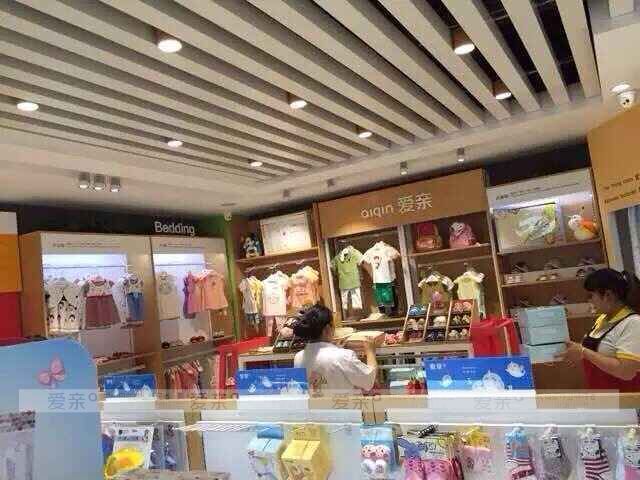 圖3：愛親母嬰海淀專賣店店內(nèi)展示