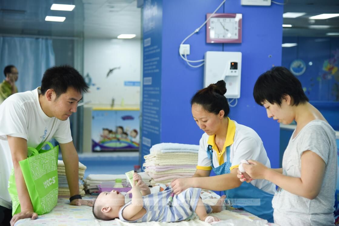 想要培養(yǎng)優(yōu)質(zhì)的、固定的消費(fèi)群體，店面實(shí)現(xiàn)可持續(xù)發(fā)展，服務(wù)一定要緊跟，服務(wù)理念是決定店面成敗的關(guān)鍵因素。