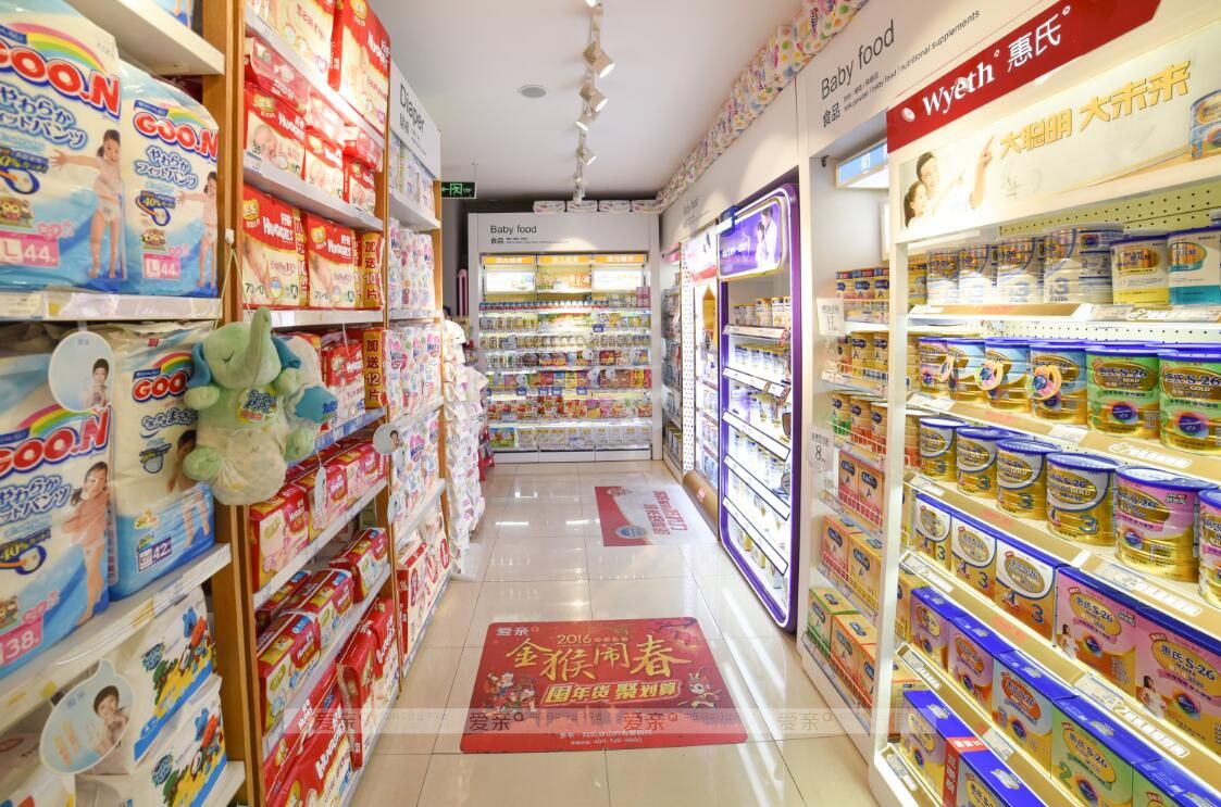 通過陳列三種相似產(chǎn)品，利用價格區(qū)別，來打造”中間價格”產(chǎn)品，使其成為熱銷品