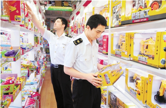 我國經濟強勁增長，玩具市場規(guī)模逐漸擴大，且以后是一個發(fā)展空間很大的市場。需要檢驗檢疫機構進一步發(fā)揮職能優(yōu)勢，加大對玩具企業(yè)的監(jiān)管力度