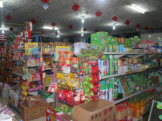 過去的嬰童店，是找一個店面，進(jìn)一些貨，然后守株待兔