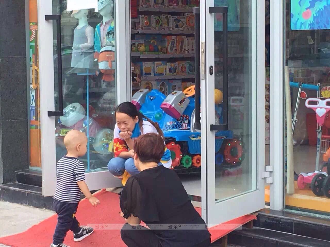 這個(gè)農(nóng)民離婚養(yǎng)子，加盟母嬰店描繪美好未來(lái)