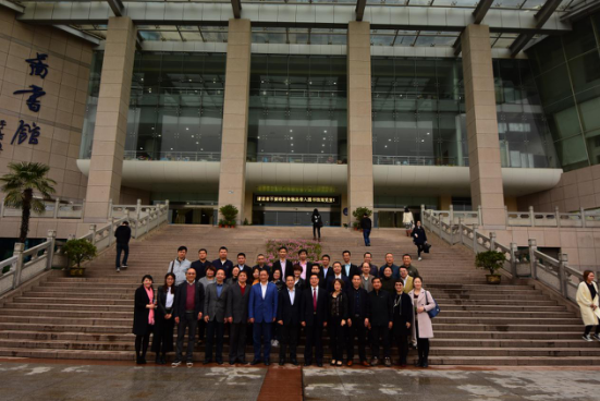 愛親母嬰董事長陳敬紅與湖北大學(xué)相關(guān)領(lǐng)導(dǎo)合影留念(圖一) 愛親母嬰董事長陳敬紅與湖北大學(xué)相關(guān)領(lǐng)導(dǎo)合影留念(圖一)