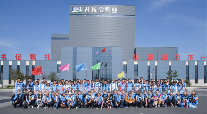 愛親母嬰加盟商參觀君樂寶公司合影留念