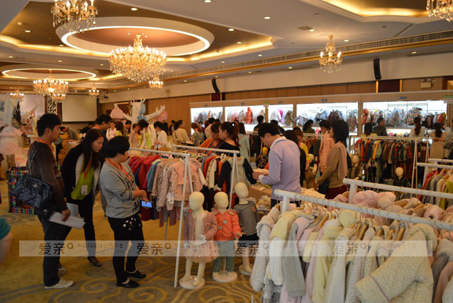 90后閨蜜合伙開(kāi)童裝店，月銷售輕松突破萬(wàn)元