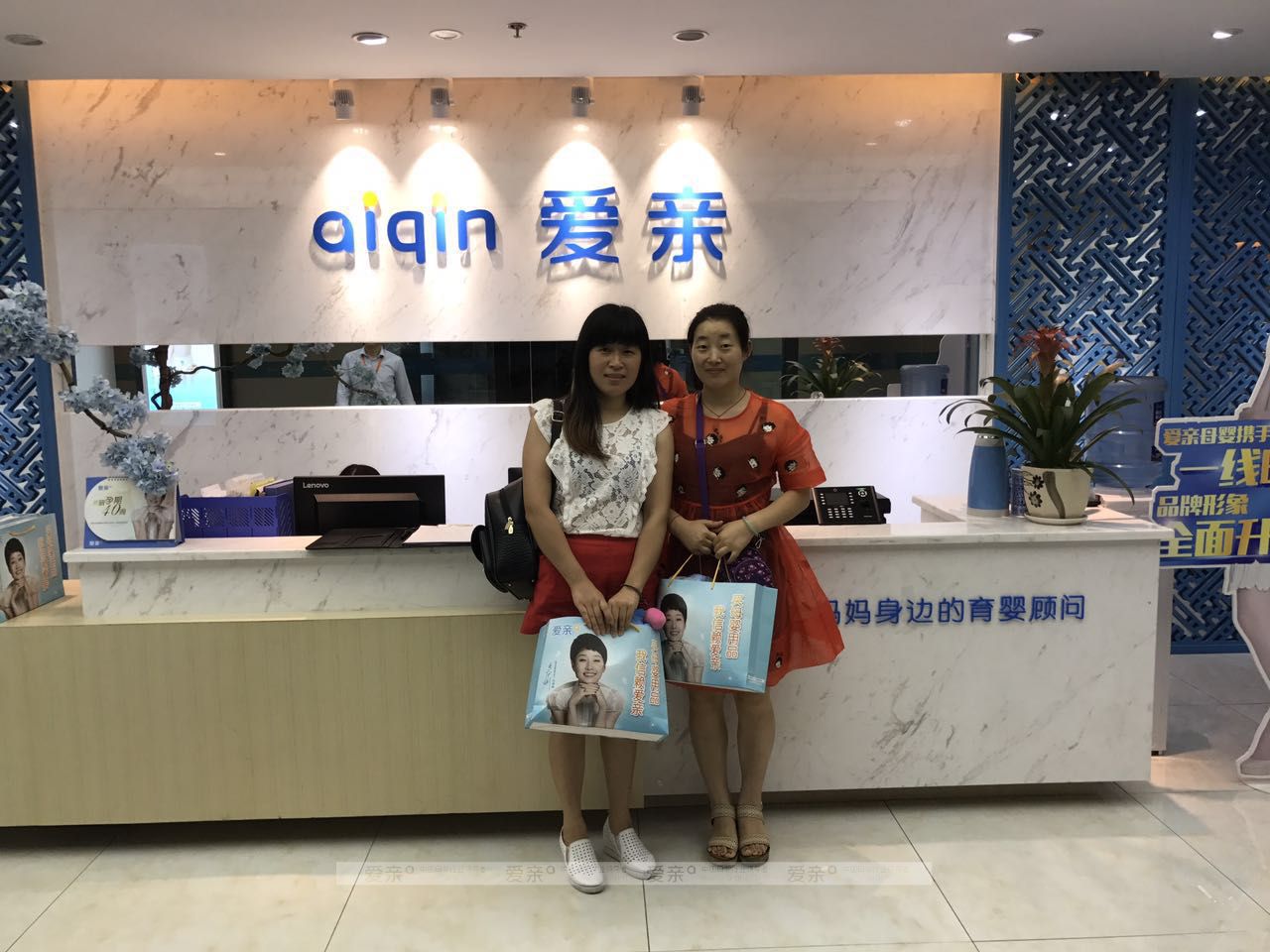 熱烈慶祝四川綿陽(yáng)鄭女士加盟愛(ài)親母嬰！預(yù)祝生意興??！