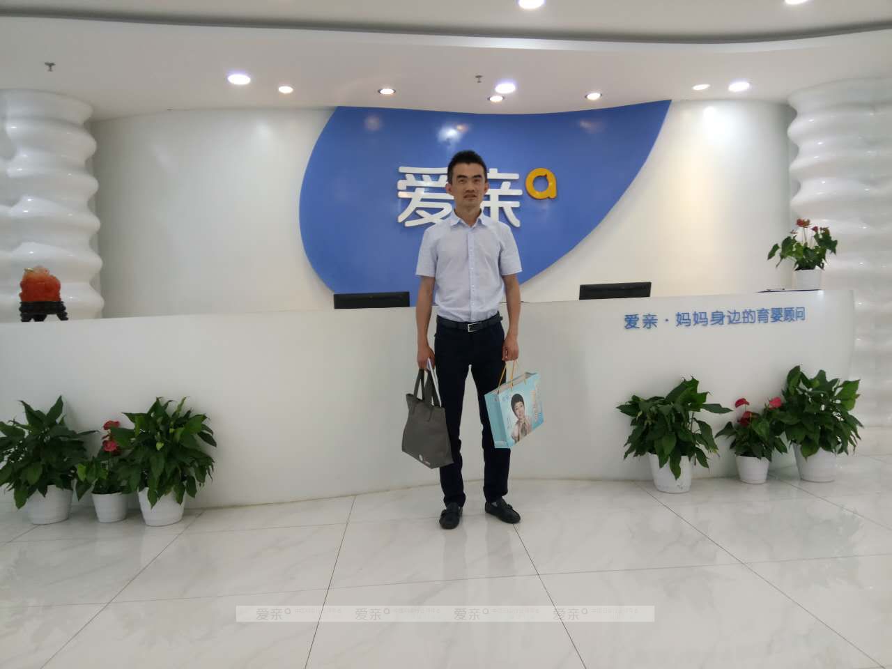 熱烈慶祝遼寧陸先生加盟愛(ài)親母嬰！預(yù)祝生意興隆！