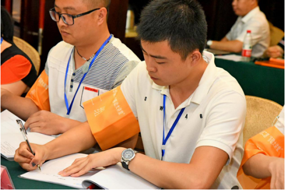 差異化工具破營銷難題——愛親移動大講堂南昌站