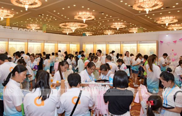 愛親母嬰2018春夏服紡新品發(fā)布會順利召開