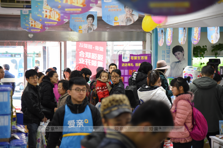 18歲父親偷盜奶粉，愛親老板大愛感化歧途少年