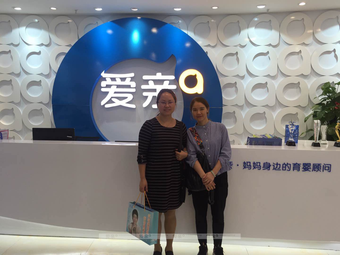  熱烈慶祝江西余女士加盟愛(ài)親母嬰！預(yù)祝生意興??！