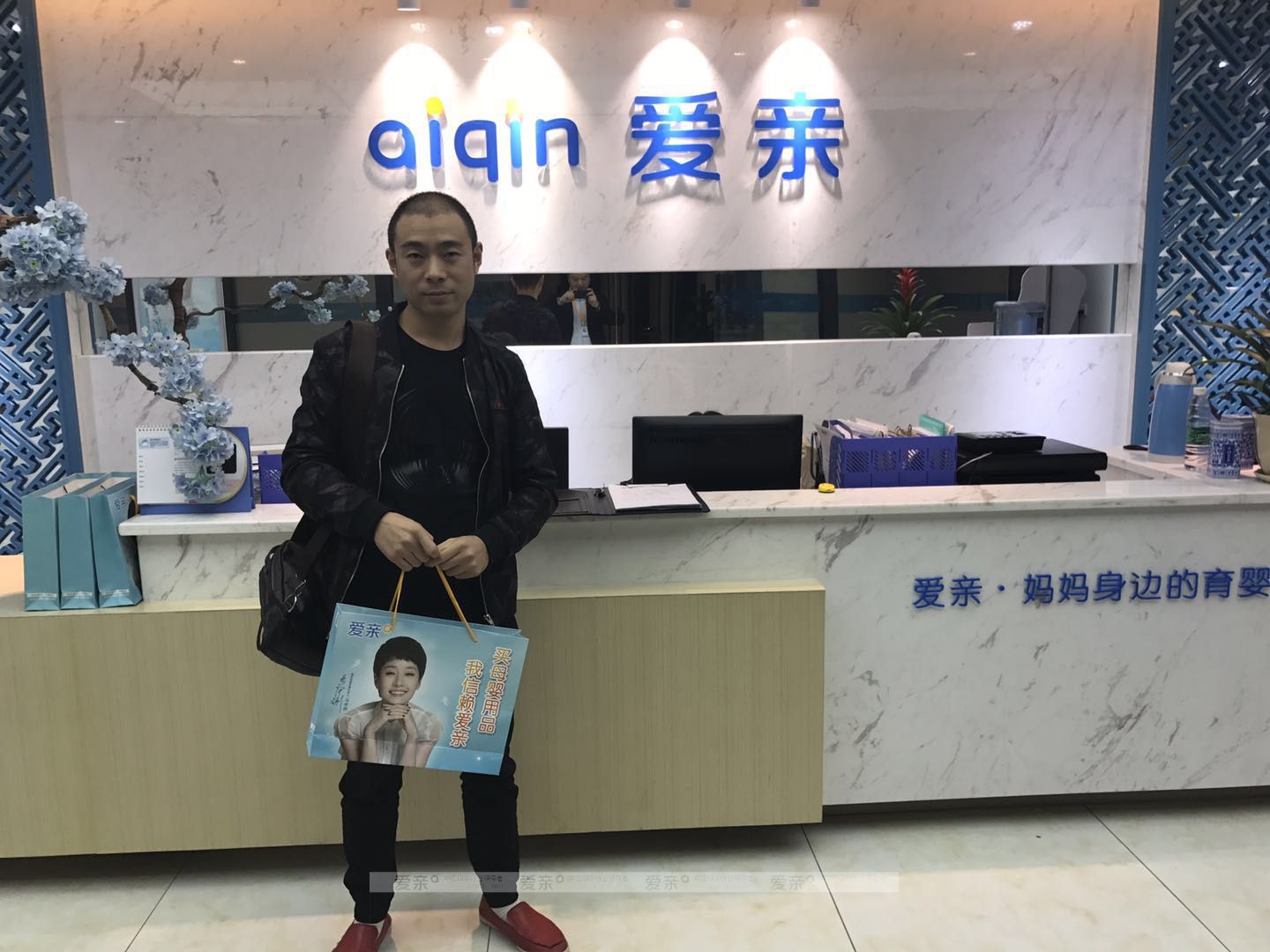 熱烈慶祝四川成都高先生加盟愛親母嬰！預(yù)祝生意興隆！