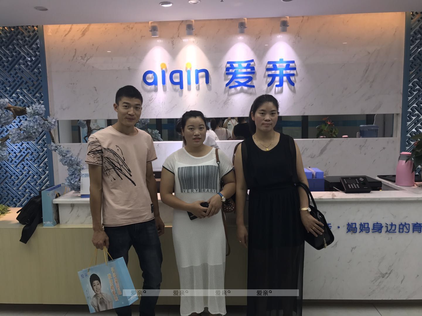 熱烈慶祝貴州習女士加盟愛親母嬰！預祝生意興??！