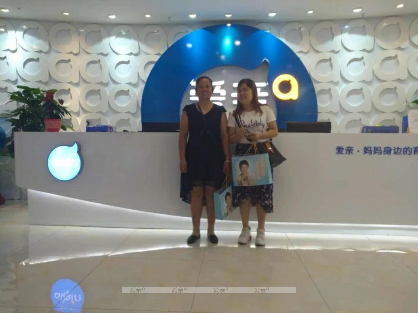 熱烈慶祝江西贛州陸女士加盟愛親母嬰！預(yù)祝生意興??！