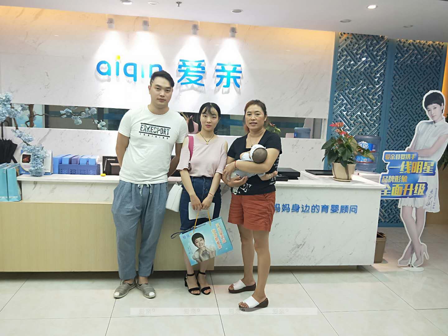 熱烈慶祝四川徐先生加盟愛(ài)親母嬰！預(yù)祝生意興隆！