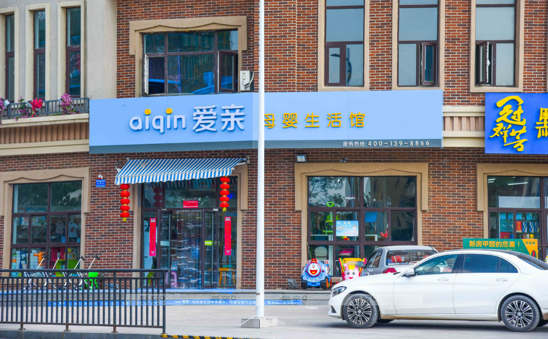 門頭這么設(shè)計(jì)，貨架這么擺放，想沒生意都難！