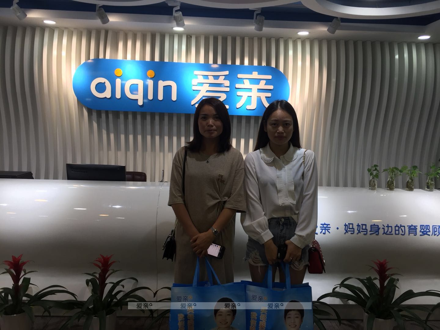 熱烈慶祝杭州謝女士加盟愛親母嬰！預(yù)祝生意興??！