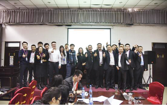 “愛親輝煌 榮光共享”大戰(zhàn)70天誓師大會(huì)領(lǐng)導(dǎo)合影