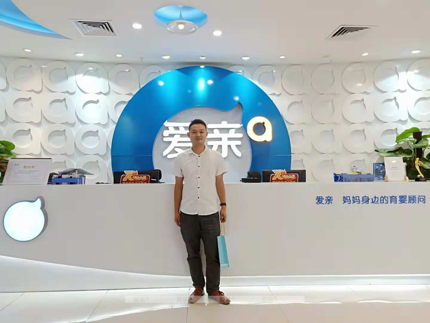 熱烈慶祝湖北朱先生加盟愛親母嬰！預祝生意興隆！