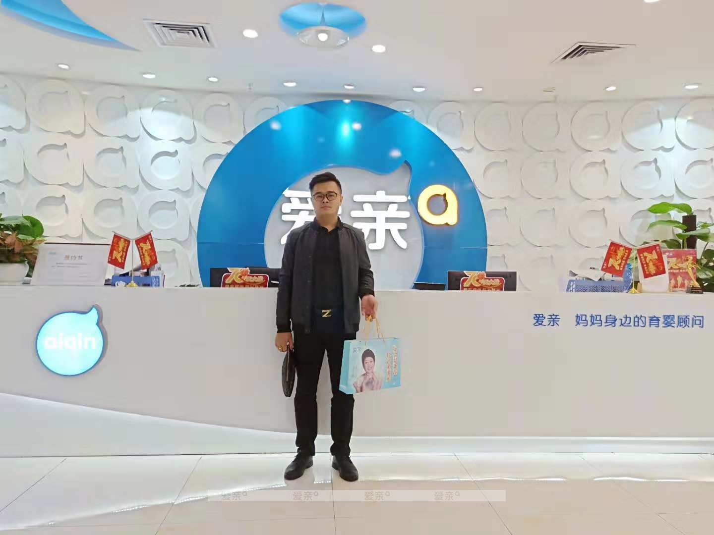 熱烈慶祝廣東洪先生加盟愛親母嬰！預(yù)祝生意興??！