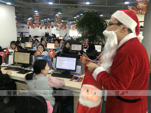 員工關(guān)懷 我們是認真的——愛親舉行圣誕節(jié)關(guān)愛員工活動