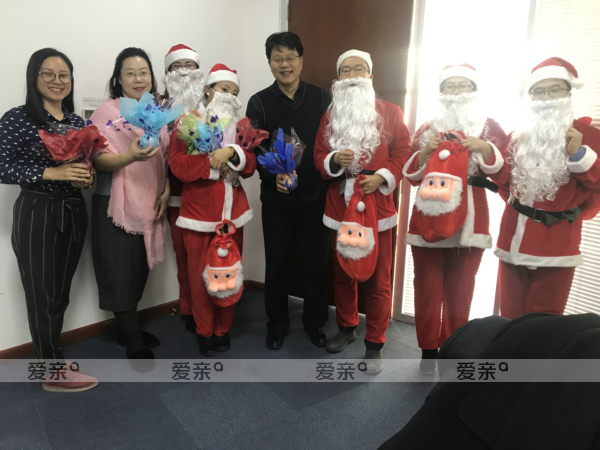 員工關(guān)懷 我們是認真的——愛親舉行圣誕節(jié)關(guān)愛員工活動