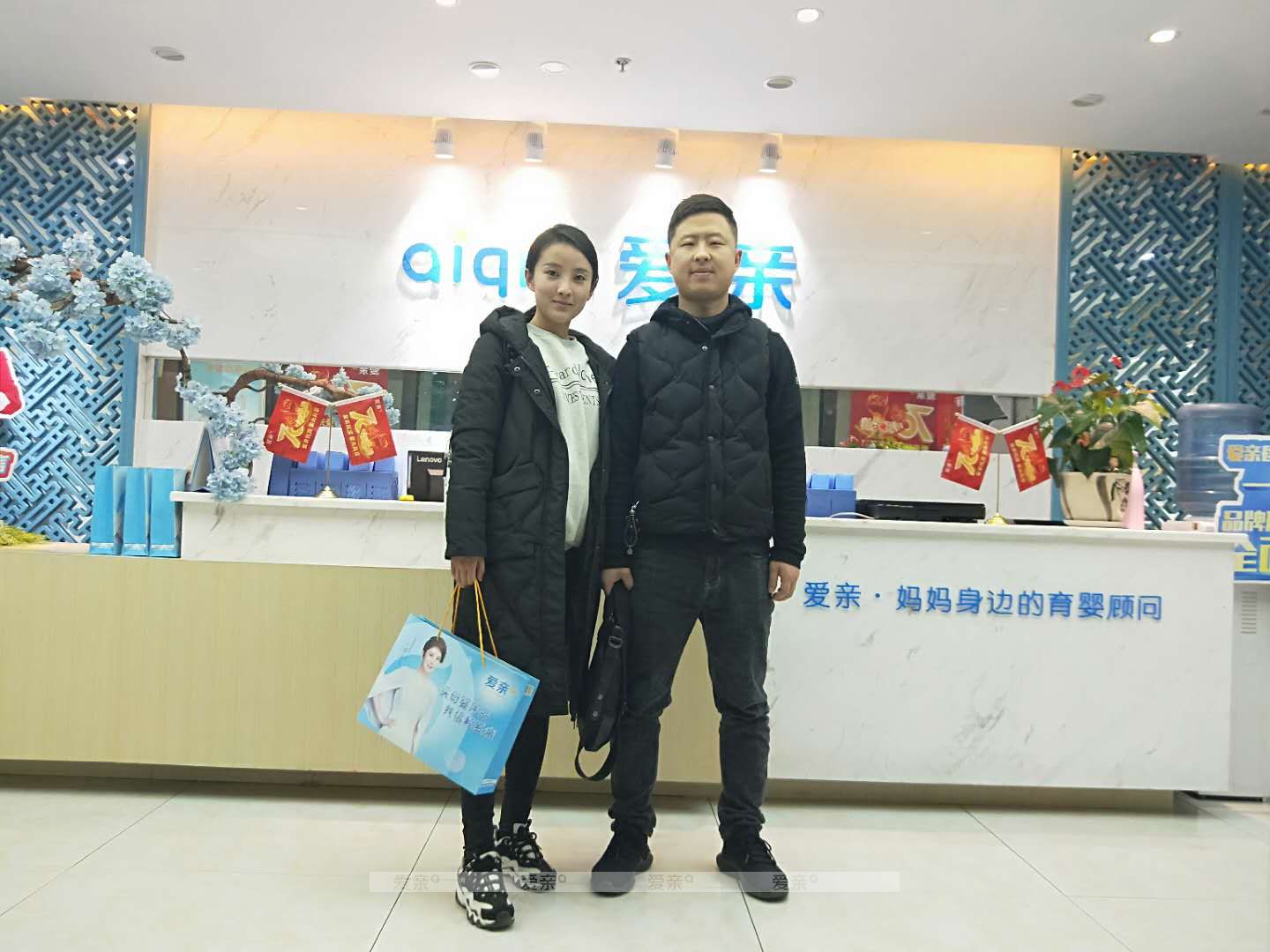 熱烈慶祝云南劉女士加盟愛親母嬰！預(yù)祝生意興隆！