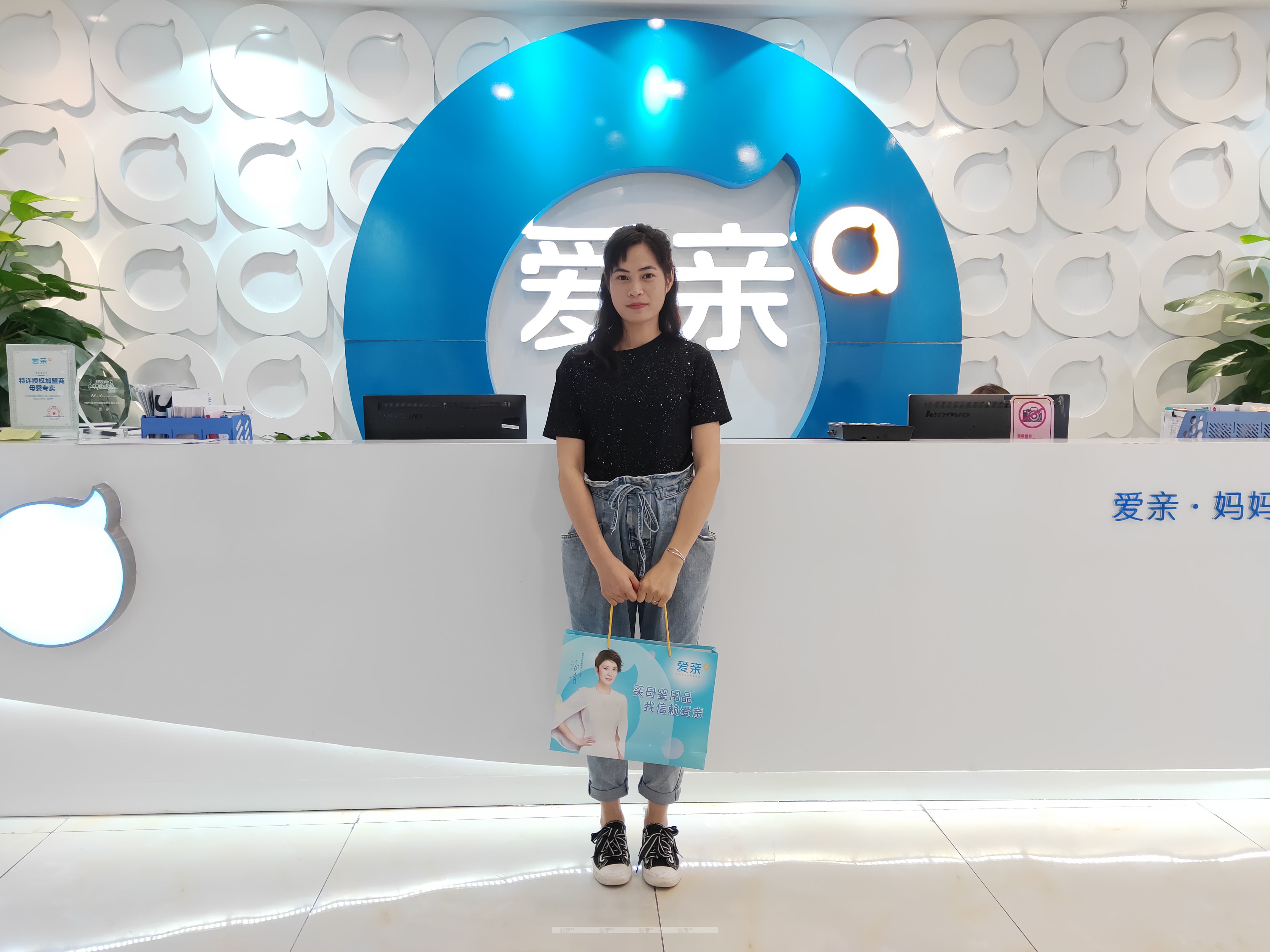 熱烈慶祝廣西韋女士加盟愛親母嬰！預祝生意興隆！